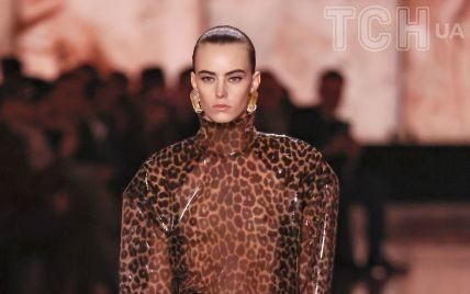 Широкі плечі та яскраві кольори: бренд Saint Laurent презентував колекцію осінь-зима 2025-2026