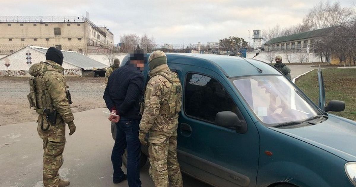 Керівники колоній у Харкові відбирали продукти в ув'язнених та продавали їх магазинам