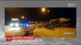 Грузовик с древесиной попал в ДТП в Ровно