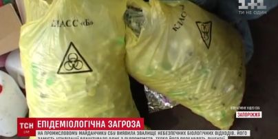 В Запорожье четыре тонны медицинских отходов вывалили на промышленную площадку