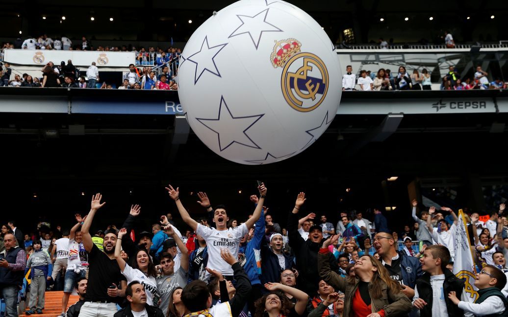 Шоу на "Сан-Сиро" перед финалом "Реал" - "Атлетико". / © Reuters