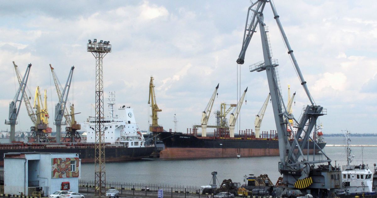 Из Одесского порта пытались вывезти химикаты, которых хватило бы отравить весь город