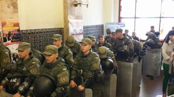 Закупка щитов для разгона митингов: в Нацгвардии отреагировали на скандал