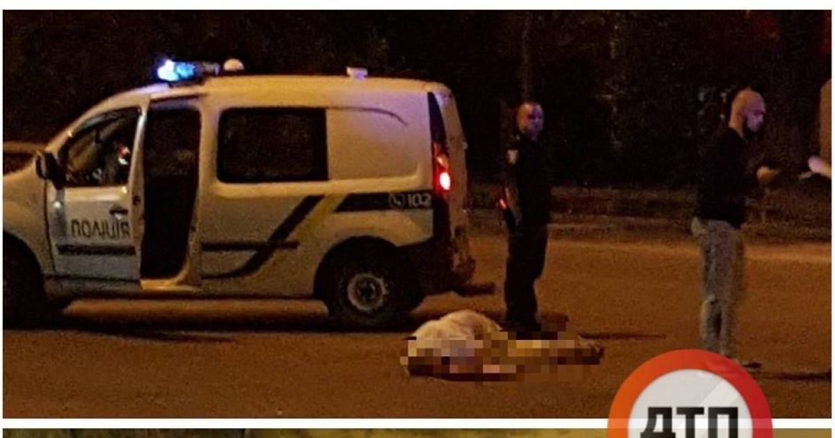 ДТП у Києві: мотоцикліст на смерть збив пішохода