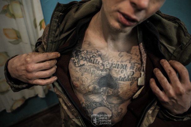 Новая «элита» армии РФ: ВСУ взяли в плен российских десантников-зеков (фото)