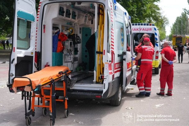 Росія вдарила по великому обласному центрі: перші деталі про поранених і руйнування (фото)
