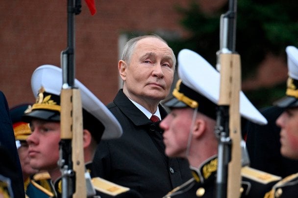 "Санкції дійшли до ботоксу": Путіна жорстко висміяли за жалюгідний вигляд на параді
