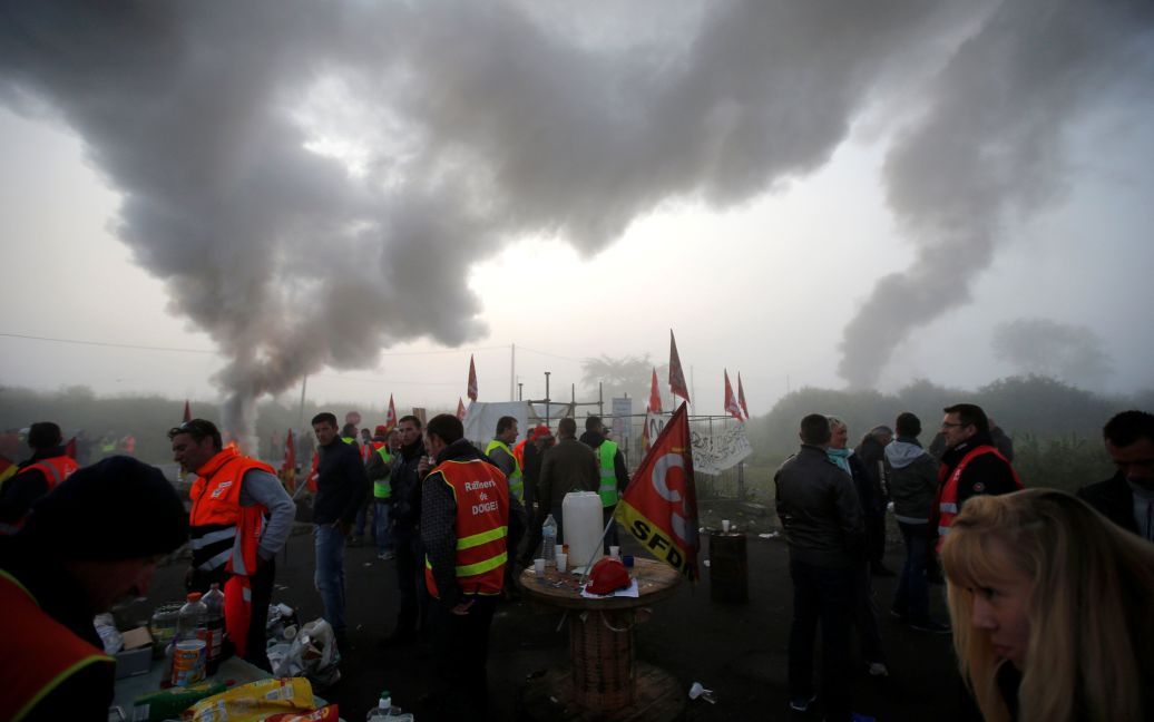 Профспілки блокують нафтопереробний завод у місті Донж. / © Reuters