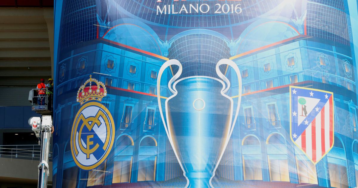 Макет кубка ЛЧ на стадіоні