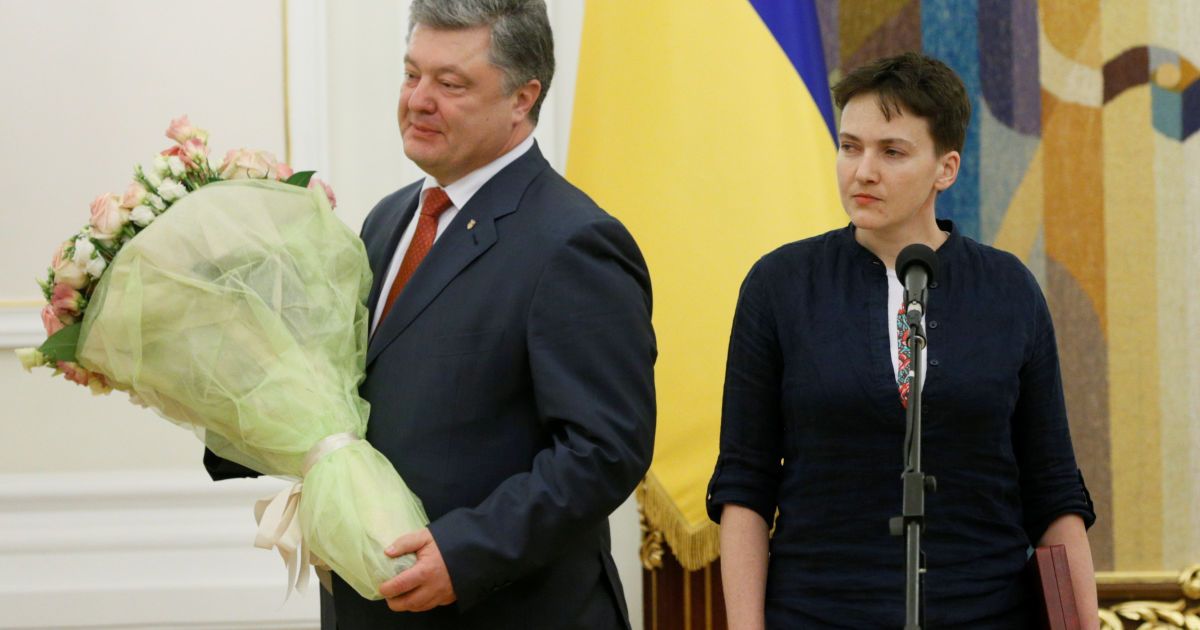"Президент тоже человек". Савченко рассказала о разговорах с Порошенко без телекамер