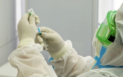 В Украине стартовала вакцинация от коронавируса: где начато прививание и когда присоединится Киев