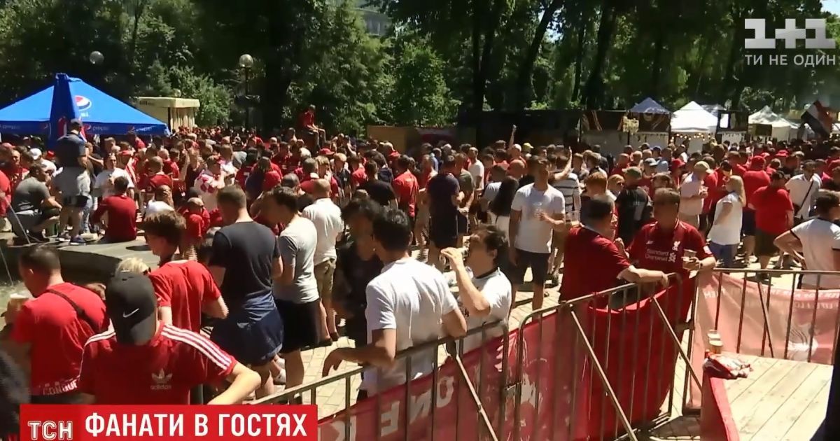 Бесплатное жилье для фанатов: инициатор флешмоба и иностранцы потрясены гостеприимством киевлян