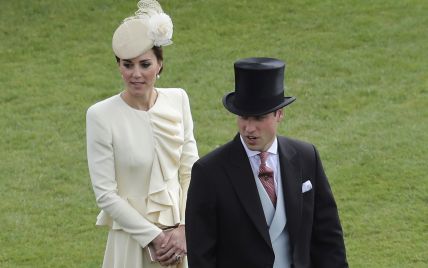Снова повторилась: герцогиня Кембриджская пришла на чаепитие королевы в старом наряде