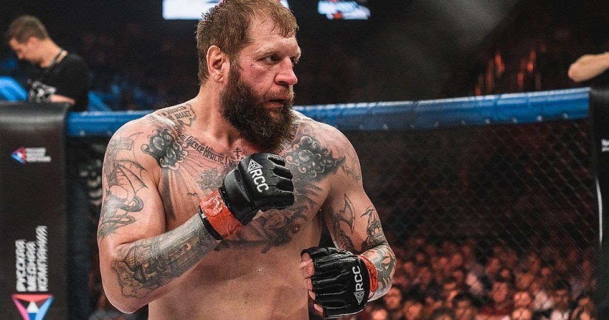 "Я - декан, закінчив деканат": зірка російського MMA дико зганьбився розповіддю про свою освіту (відео)