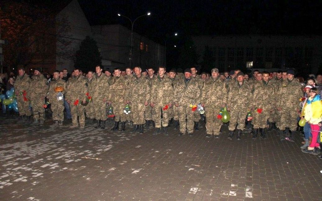 Бойцов легендарной 128-й бригады встречали тысячи земляков / © koketke.ru