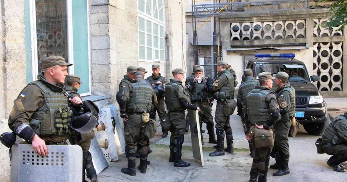 Львовский депутат про кордон силовиков под горсоветом: Возвращаются времена Януковича