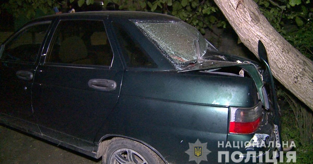 В Винницкой области пьяная женщина въехала в группу детей во дворе: один мальчик в коме