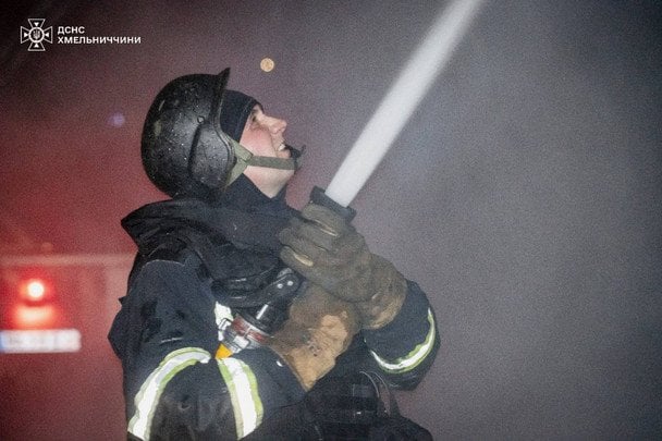 Наслідки атаки на Хмельницький 1 квітня. / © ДСНС у Хмельницькій області