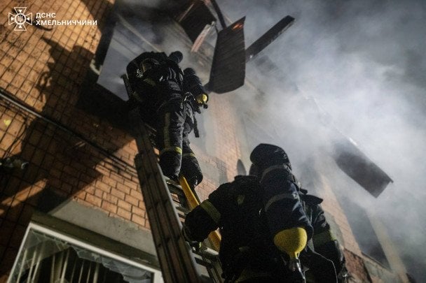 Наслідки атаки на Хмельницький 1 квітня. / © ДСНС у Хмельницькій області