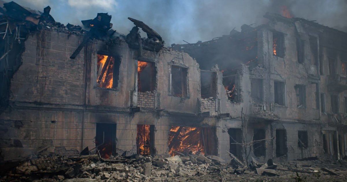 Росіяни вдарили ракетою по поліклініці Дніпра