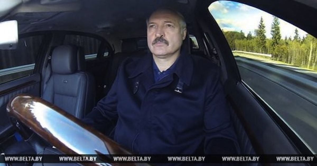 Лукашенко ехал за рулем непристегнутым.