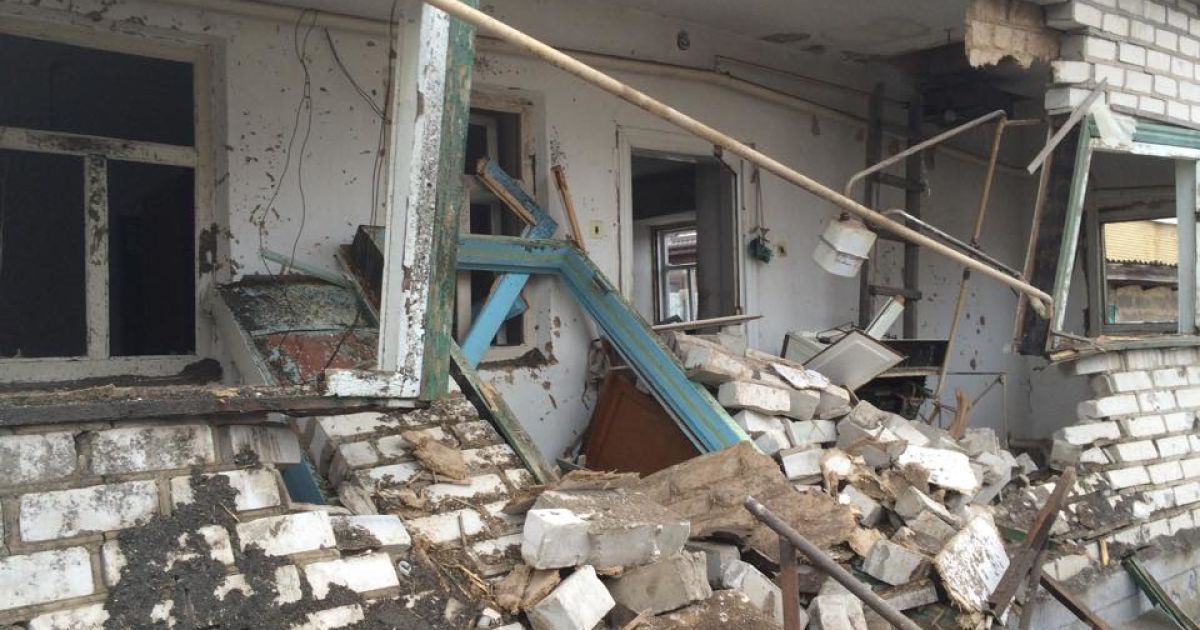 Боевики не прекращают обстрелов Луганщины, есть попадания в дома