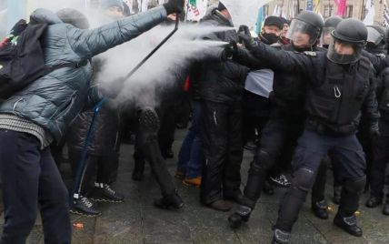 Стоятимуть на Майдані всю ніч: як численний мітинг підприємців у Києві переріс у протистояння з поліцією