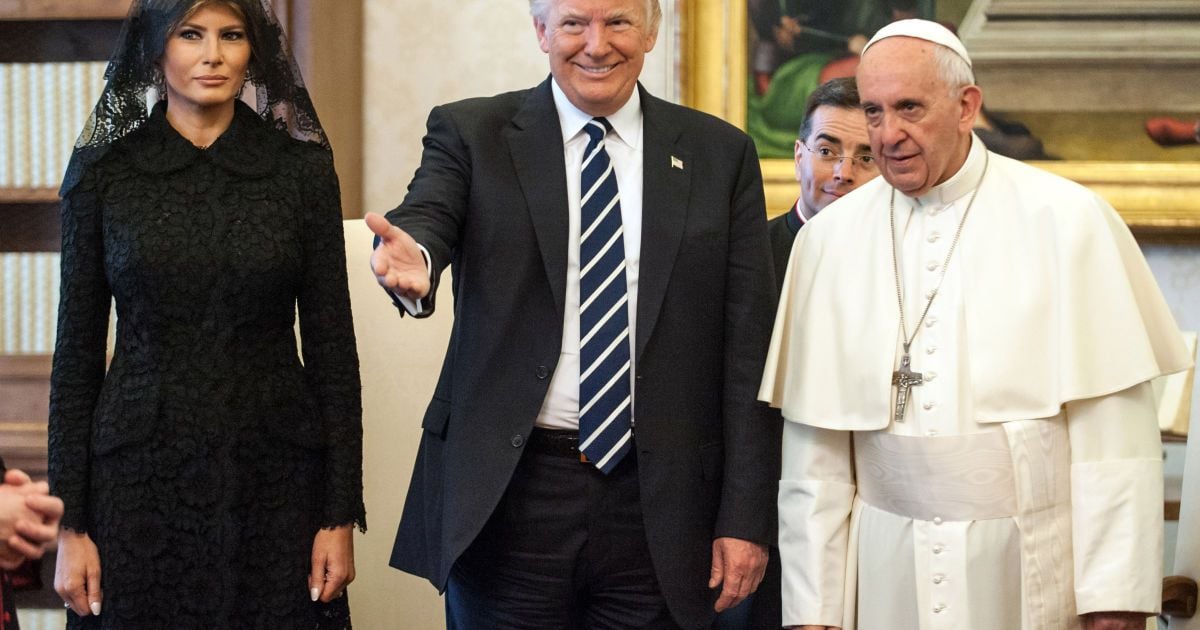 Незграбний і самовпевнений. Світлини з Трампом, над якими реготала Мережа