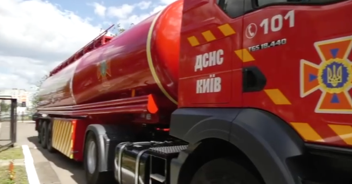 Столичні рятувальники отримали 12 спецавтомобілів (відео)