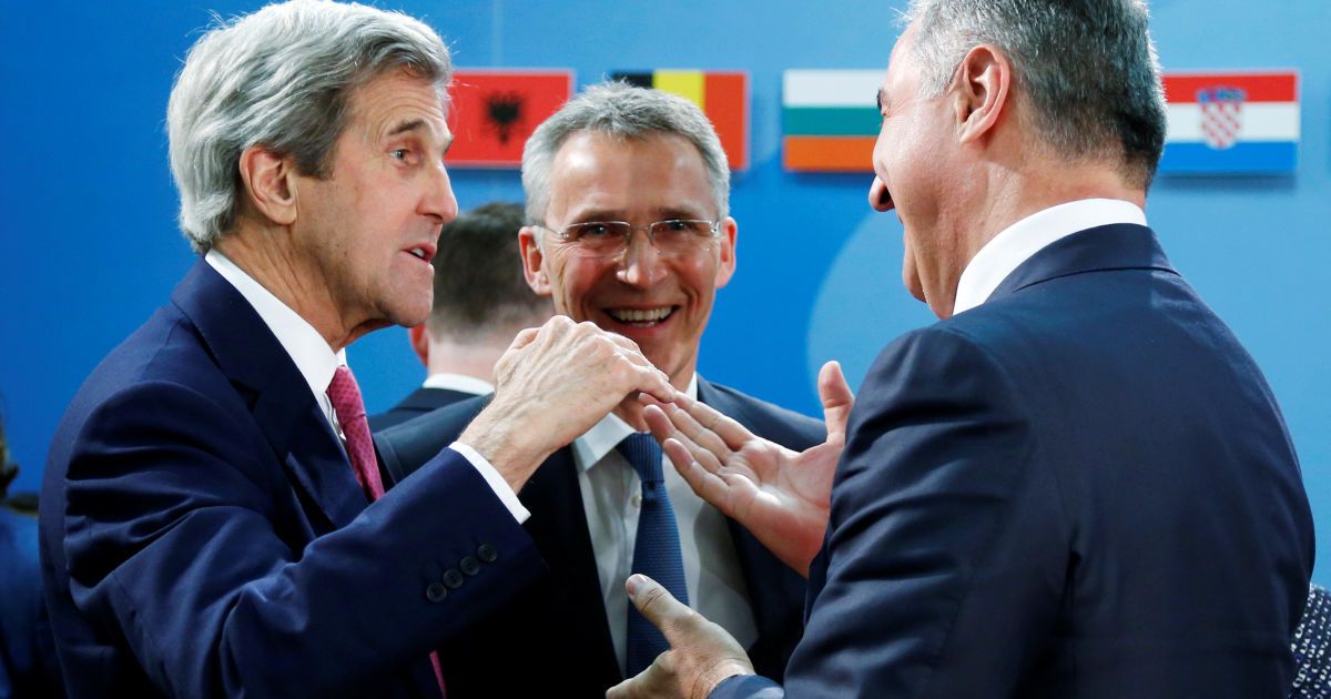 Черногорию официально приняли в НАТО