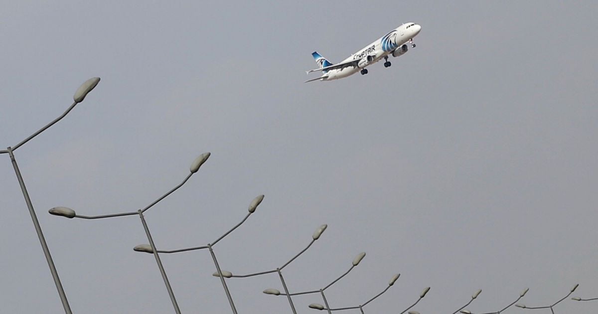 Авиакатастрофа EgyptAir могла произойти из-за ложного сигнала о задымлении – СМИ