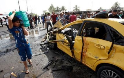 Автомобіль з терористом-смертником вибухнув неподалік від Багдада, щонайменше 14 осіб загинули