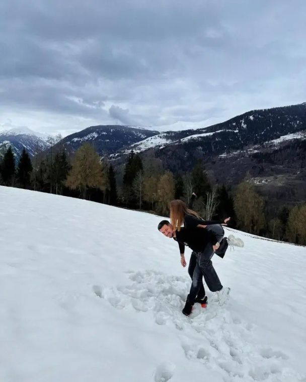 Мурат Налкакиоглу с девушкой / © instagram.com/muratnalca