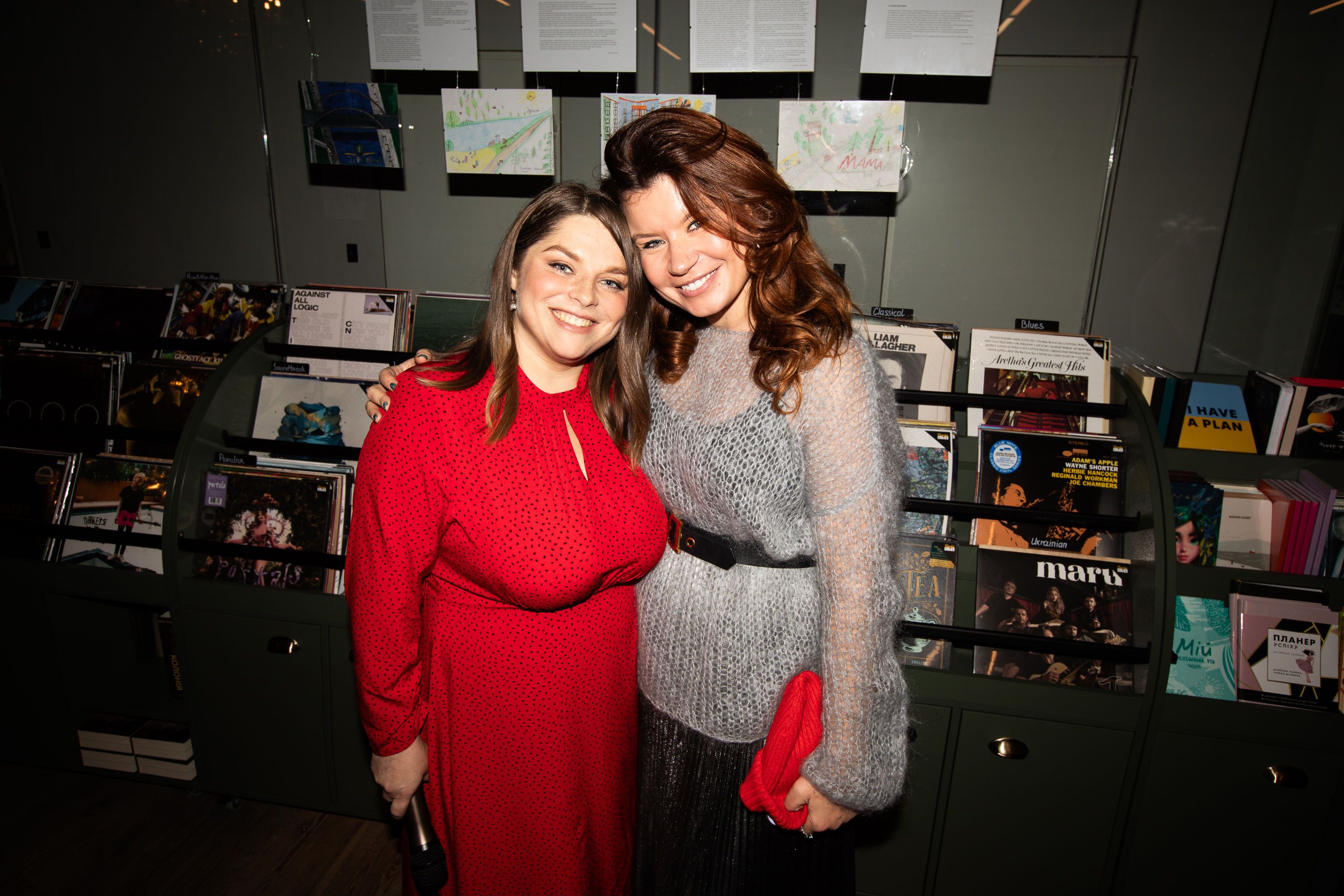 Жена MONATIK Ирина и ведущая Неля Шовкопляс / © 