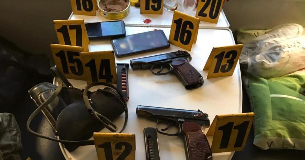 Везли секретну кореспонденцію в окремому купе: офіцерів за стрілянину у потягу звільнили зі служби