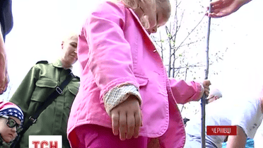 У Чернівцях висадили дубову алею в пам'ять загиблих на Донбасі воїнів