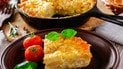 Картофельная запеканка с фаршем сыром и яйцами