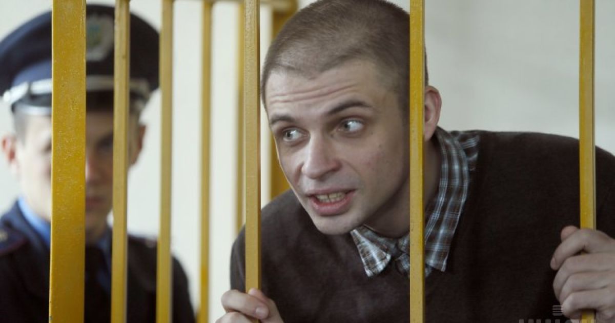 Задержанный по подозрению в убийстве журналиста Олеся Бузины Андрей Медведько во время заседания Шевченковского райсуда Киева. Решение о продлении ареста суд вынесет в среду, 7 октября. / © УНИАН