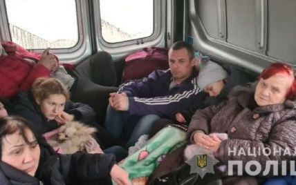 Поліцейські Дніпропетровської області евакуювали з Харкова 180 людей