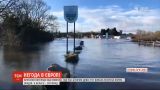 Непогода в Европе: Великобритания страдает от наводнений, а Бельгию накрыл снегопад