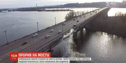 Масштабна комунальна аварія сталася на столичному мосту Патона
