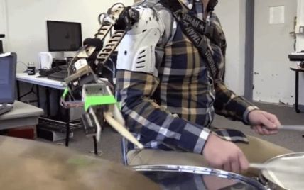 Умная конечность. В США создали роботизированную руку для музыкантов