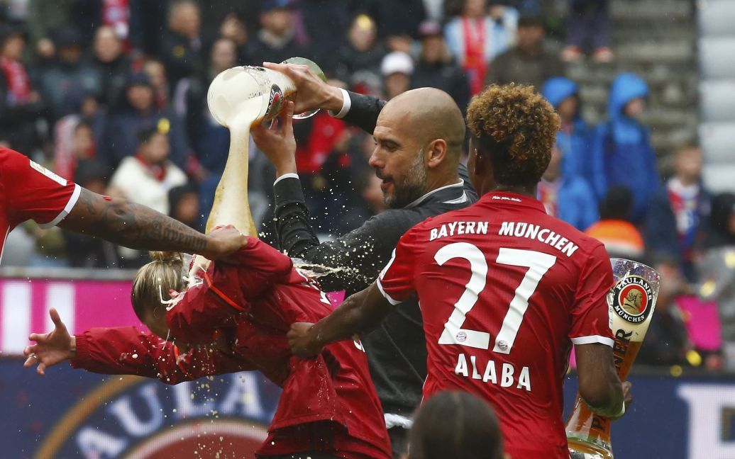 "Баварія" відсвяткувала перемогу / © Reuters