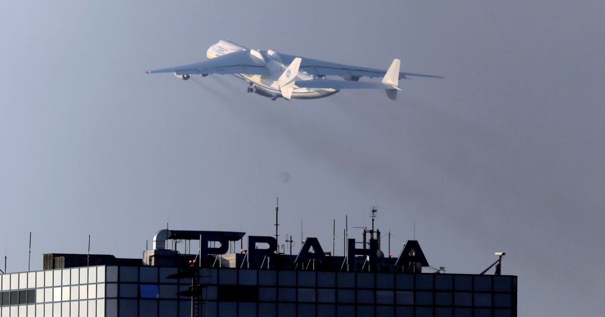 Из Чехии - в Австралию: украинский самолет "Мрия" вылетел из пражского аэропорта