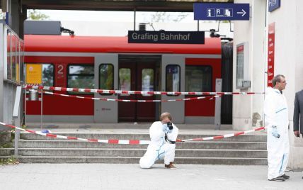 Через напад озброєного ножем чоловіка на вокзалі Баварії загинула людина