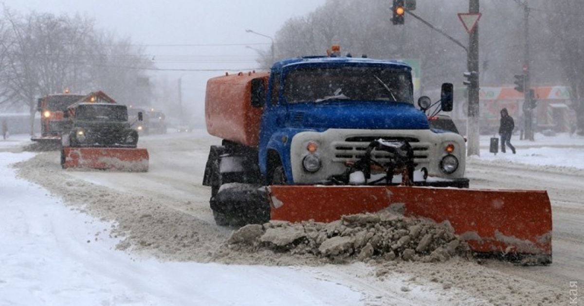 МЧС дало советы, как избежать заноса на зимней дороге.