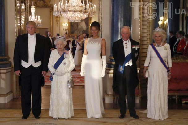 Королева Елизавета II и Дональд Трамп, Меланий Трамп, принц Чарльз и герцогиня Камилла / © Associated Press