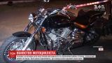 Друзі та поліція озвучили можливі версії жорстокого вбивства мотоцикліста у Києві