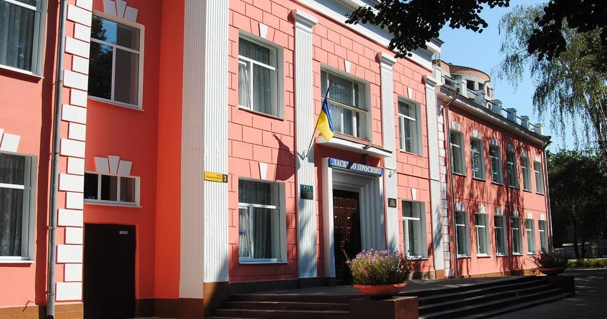 У Сумах до школи викликали вибухотехніків: що сталося