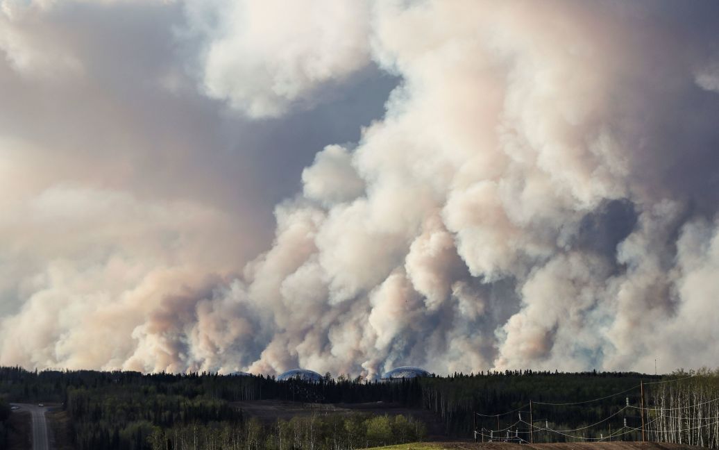 Огонь охватил тысячи гектаров / © Reuters